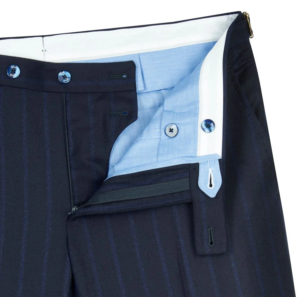 Costume bleu marine en laine à rayures - Image 9