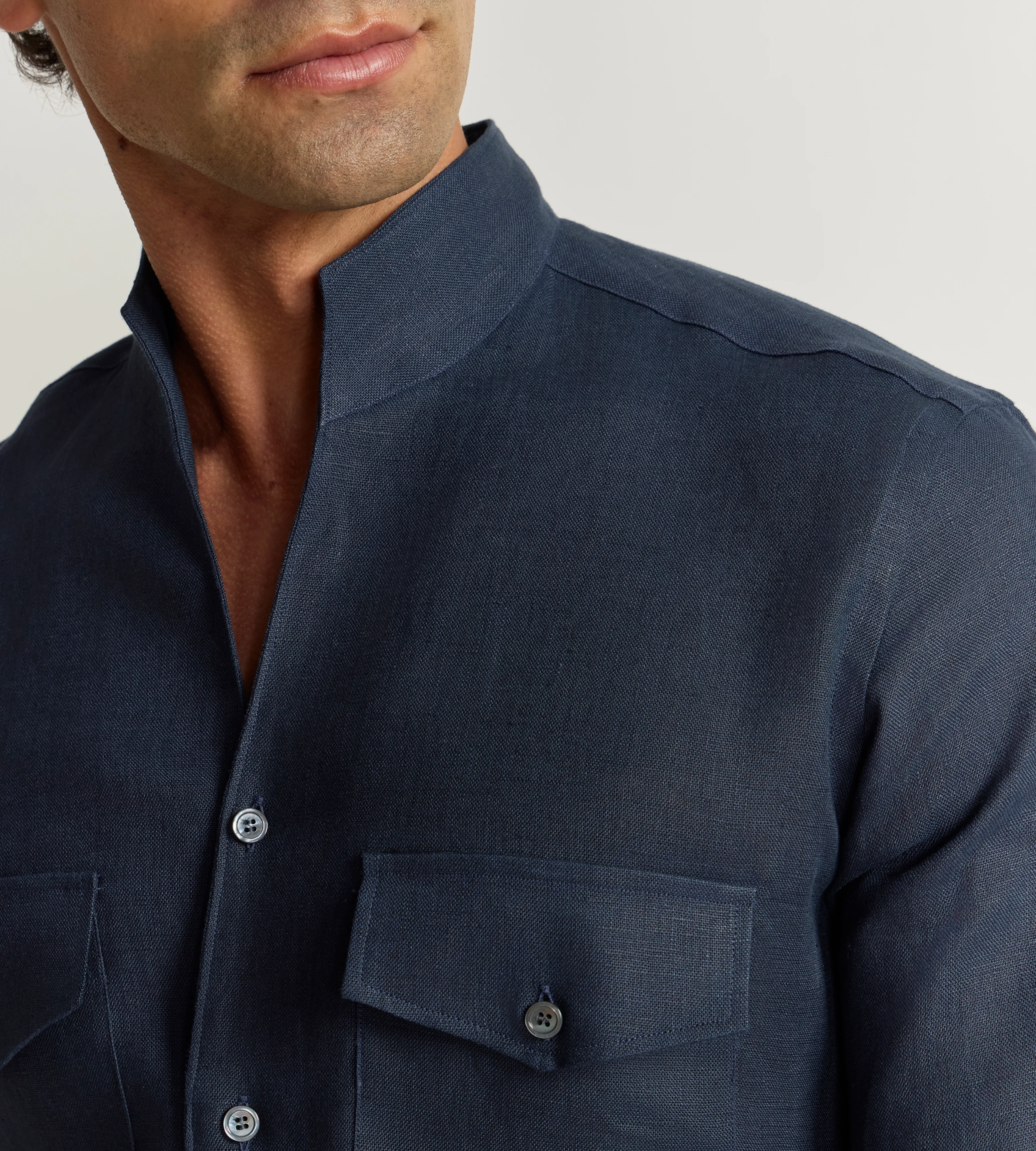 Chemise bleu cobalt à col indien - Image 3